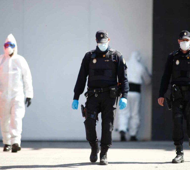 Interior licita una compra masiva de guantes y mascarillas por si hay un rebrote en otoño