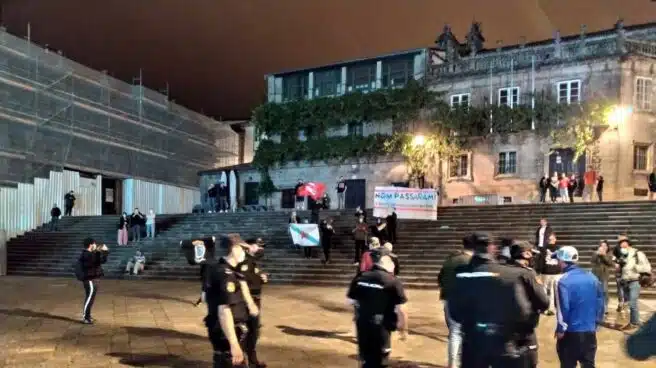 Vox arranca la campaña en Galicia entre gritos de "¡fascistas!"