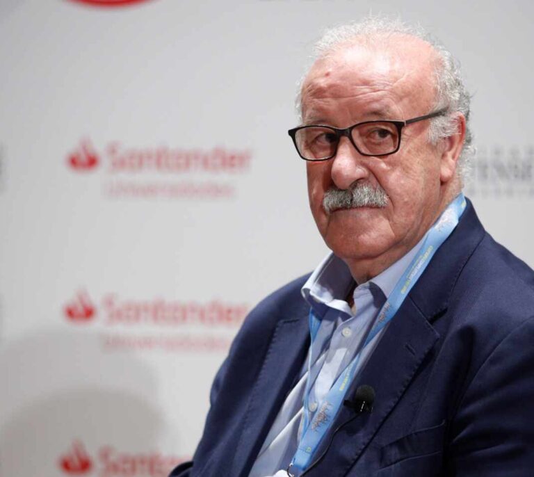 Vicente del Bosque rinde homenaje al urólogo Javier Romero en un programa de televisión