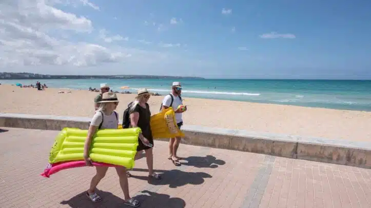 Dos tercios de los españoles descartan por completo ir este verano de vacaciones