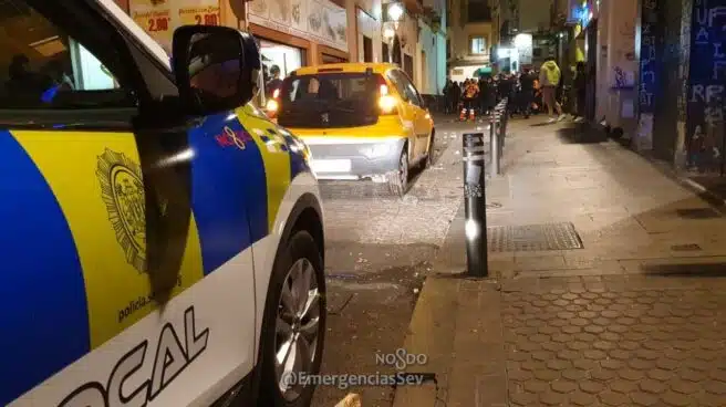 Seis detenidos y seis policías heridos en una fiesta en Sevilla con 20 personas sin mascarilla