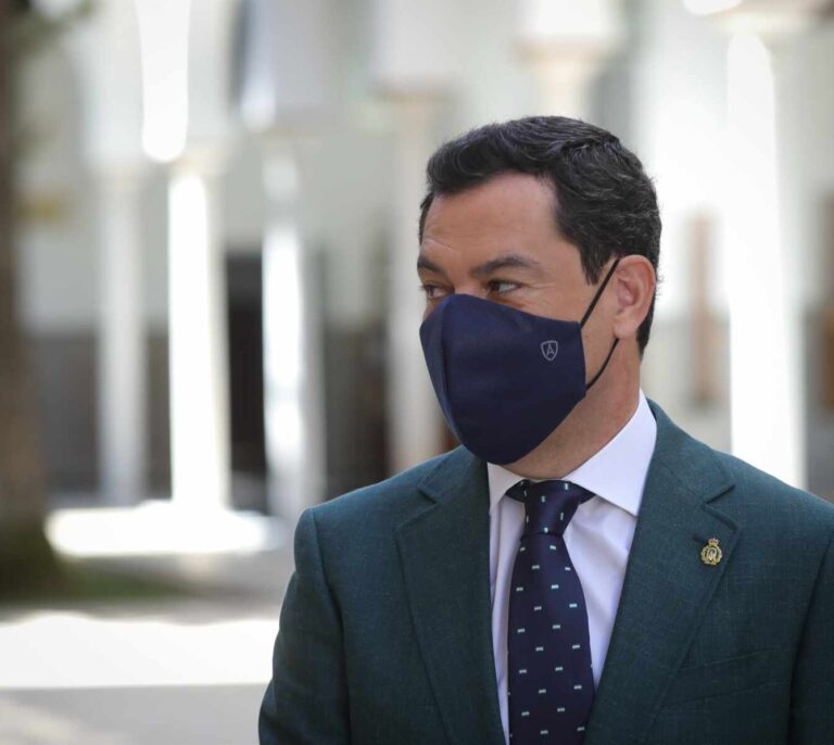 Juanma Moreno propondrá el lunes que sea obligatorio el uso de la mascarilla en Andalucía