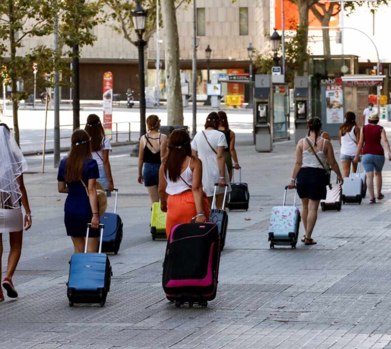 El Covid se ceba con Cataluña, a la cabeza en contagios y afectación económica