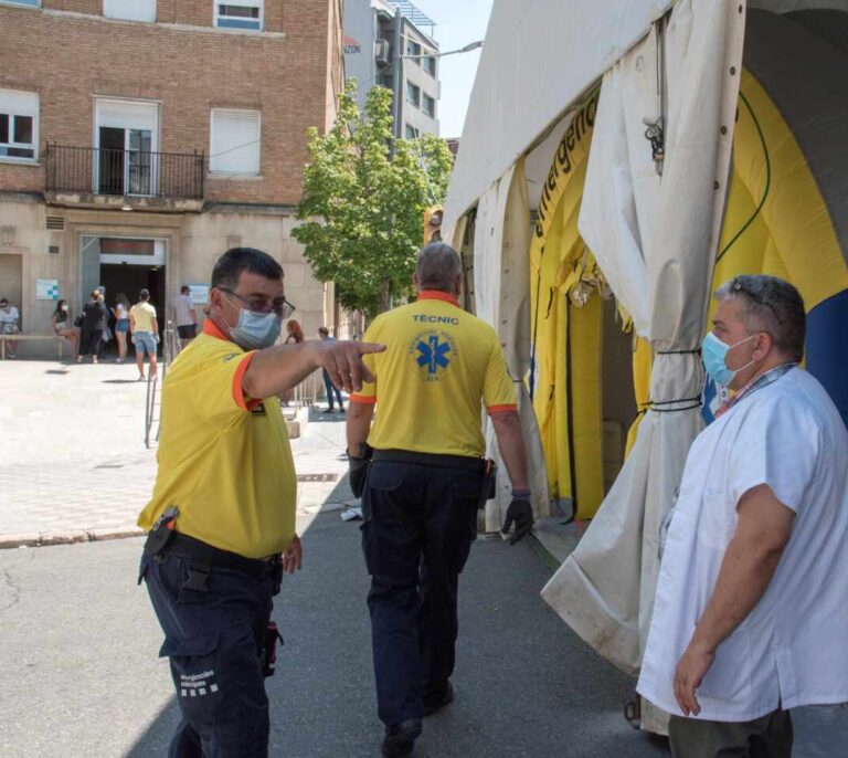 El hospital de Lleida deriva enfermos graves a Barcelona para hacer espacio en las UCI