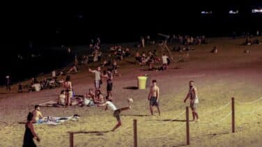 La Guardia Urbana de Barcelona desaloja a más de 7.000 personas de las playas durante la noche