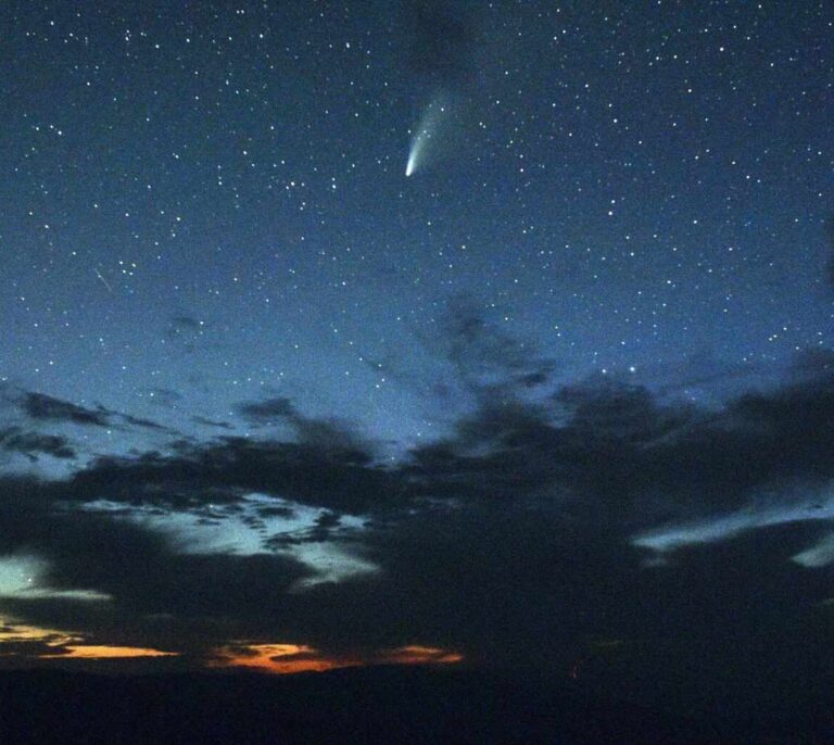 El cometa Neowise alcanza hoy su punto más próximo a la Tierra