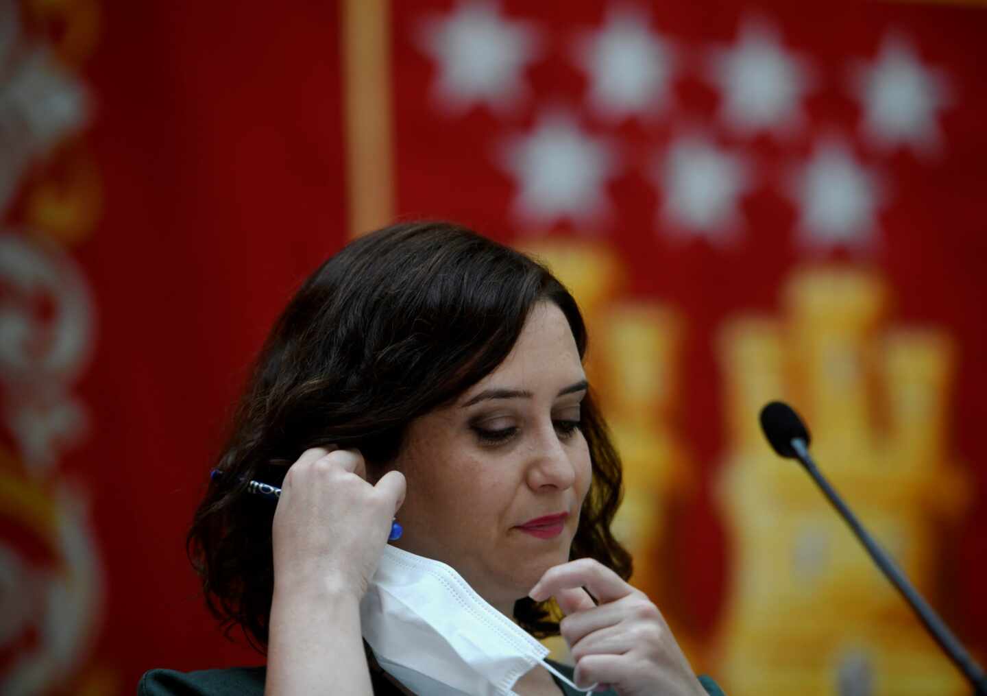 El PSOE activa la amenaza de moción de censura contra Ayuso por la polémica de los rastreadores