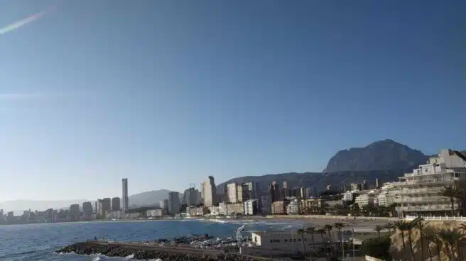 De Benidorm a Canarias: el "mazazo" de la cuarentena en el Reino Unido