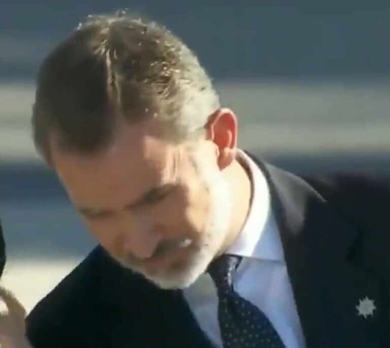 El gesto de la princesa Leonor con Felipe VI con la mascarilla