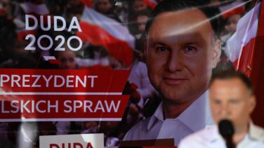 Polonia elige soberanía o liberalismo en sus elecciones más reñidas en 25 años