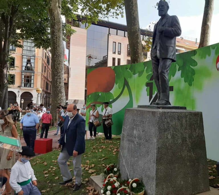 Ortuzar a Sánchez: "Nos querían hacer 'comulgar con ruedas de molino', no respetan su sacrosanta  Constitución"