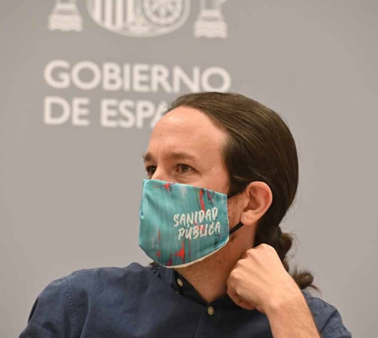 El PSOE libra a Iglesias de comparecer en el Congreso y Sánchez le expresa "total apoyo"