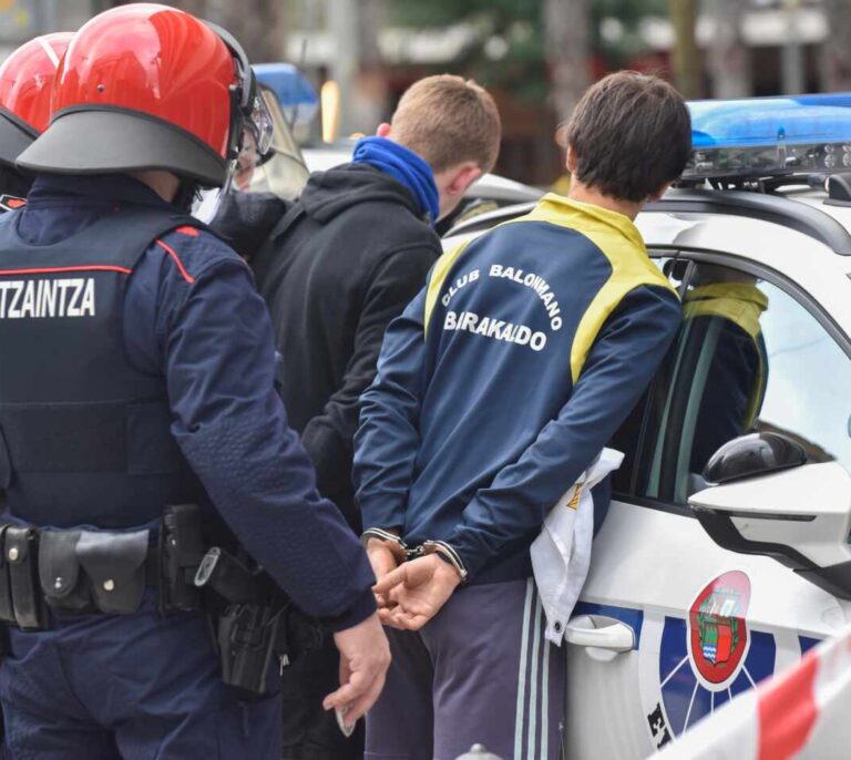 Cinco detenidos y dos heridos en los incidentes del mitin de Vox en Barakaldo