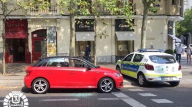 Rescatan a un bebé del interior de un coche en Madrid a 37 grados