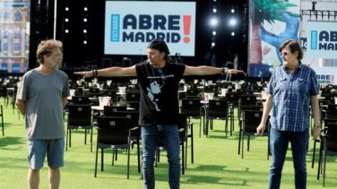 'Los Secretos' tocan para los sanitarios en el estreno de 'Abre Madrid'