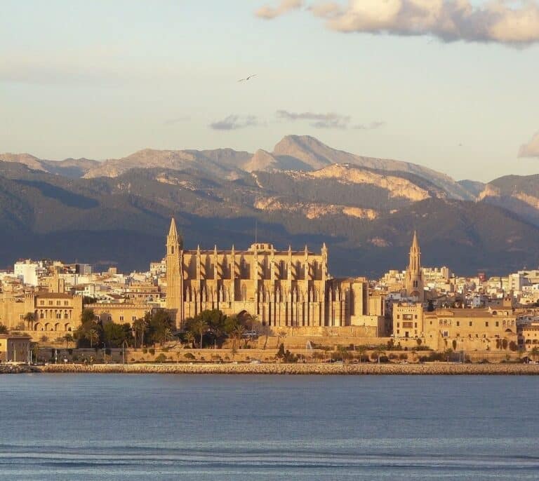 Baleares, primera autonomía que congela el sueldo a los funcionarios para afrontar los gastos sanitarios