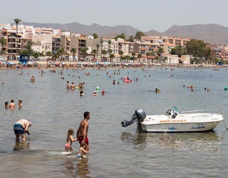 De Murcia a Canarias: las regiones turísticas donde crecen con más fuerza los contagios