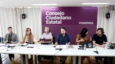 El juez mantiene a Podemos investigado por los indicios de que desvió fondos electorales