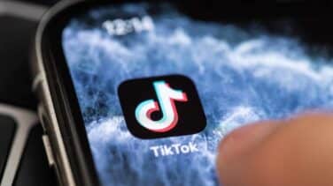 El CEO de TikTok dimite tras las presiones de Trump y el veto en EEUU