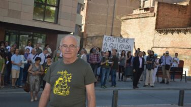 El curandero Pàmies reúne a mil personas en un acto con abrazos, besos y sin mascarillas