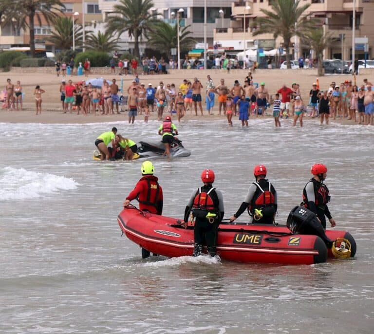 Rescatan el cuerpo de un hombre flotando en el agua en Puerto de Sagunto (Valencia)