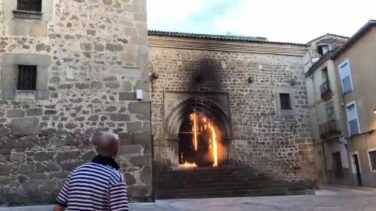 Un incendio causa importantes daños en la iglesia de San Martín de Plasencia