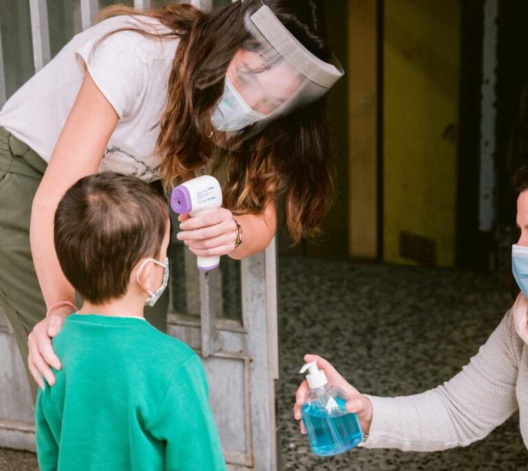 Ni cerebral ni ocular, el termómetro de pistola no hará ningún daño a tu hijo