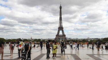 Reabren la Torre Eiffel después de ser evacuada por una amenaza de bomba