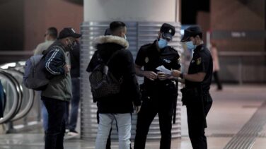 Más controles y policías para reforzar las áreas con restricciones de Madrid