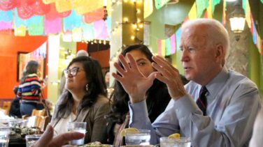 Biden, favorito de los hispanos, aunque Trump pelea voto a voto por Florida