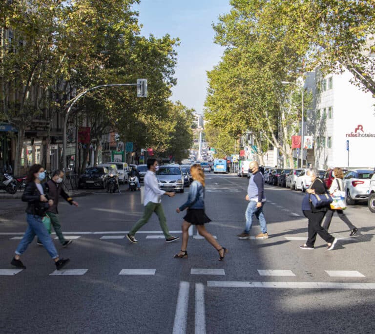 Calle de Alcalá, frontera invisible del coronavirus en Madrid