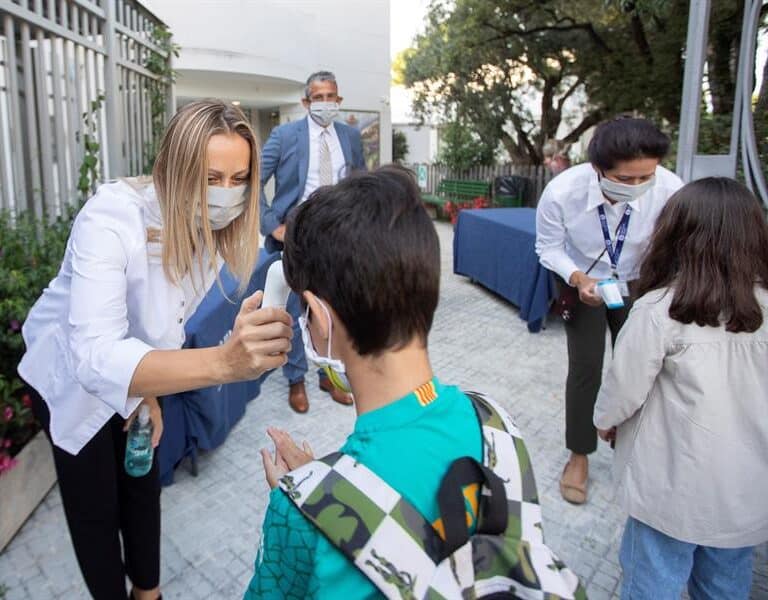 Los sindicatos calculan que se han incorporado la mitad de los profesores necesarios ante el covid