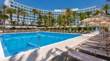 Riu cierra esta semana más de la mitad de los hoteles en España por falta de clientes