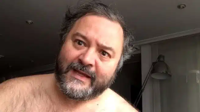 Multan al actor porno Torbe por organizar una orgía con 50 personas en Madrid