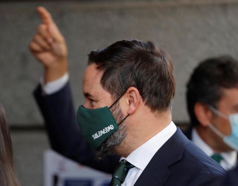 Abascal gana terreno a Casado: el PP pierde 18 escaños en menos de tres meses