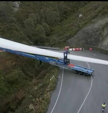 Así se construye en España un parque eólico en lo más alto [...]