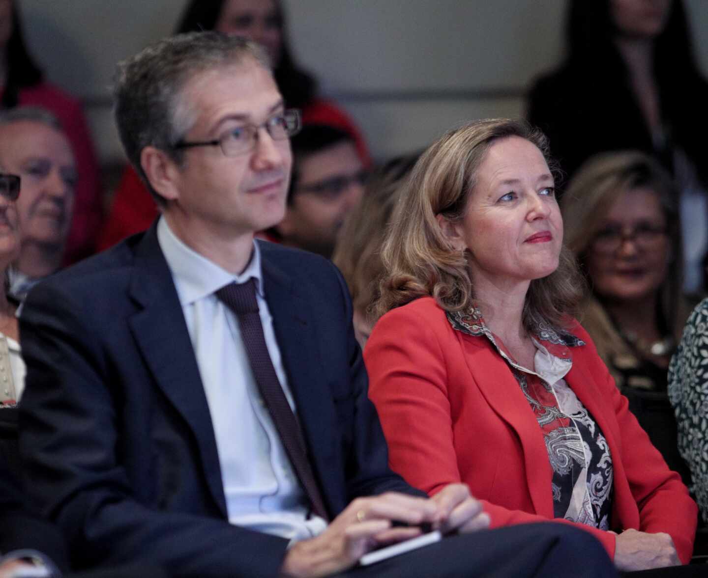 El gobernador del Banco de España, Pablo Hernández de Cos y la vicepresidenta de Asuntos Económicos, Nadia Calviño, en una imagen de archivo.