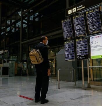 Las aerolíneas recortan cuatro millones de asientos en vuelos a España para [...]