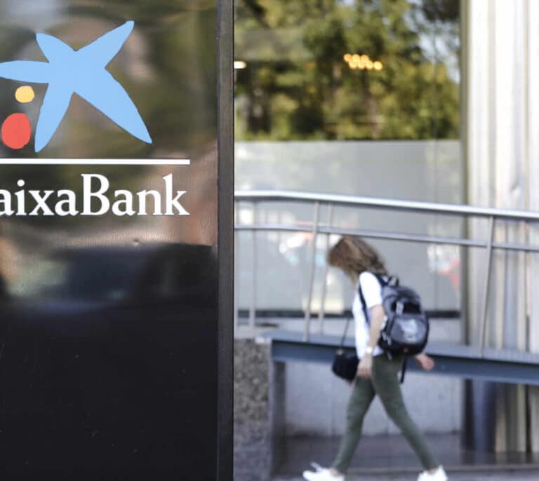 CaixaBank gana un 42% menos hasta septiembre tras provisionar 1.161 millones