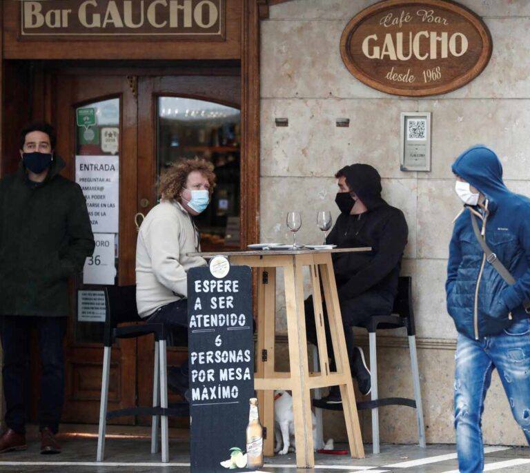 Cerrado por "agresión" y "desprotección": los bares del Casco Viejo de Pamplona cierran la persiana