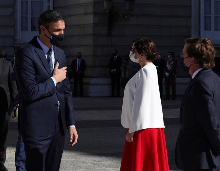 Sánchez convierte a Ayuso en referente para la derecha