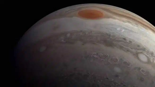 El vuelo de Juno sobre Júpiter