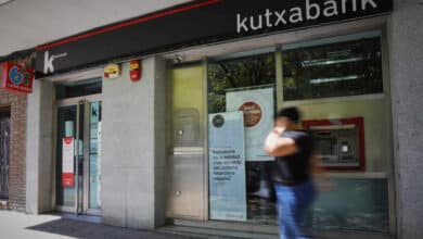 Kutxabank elimina las comisiones a más de un millón de clientes