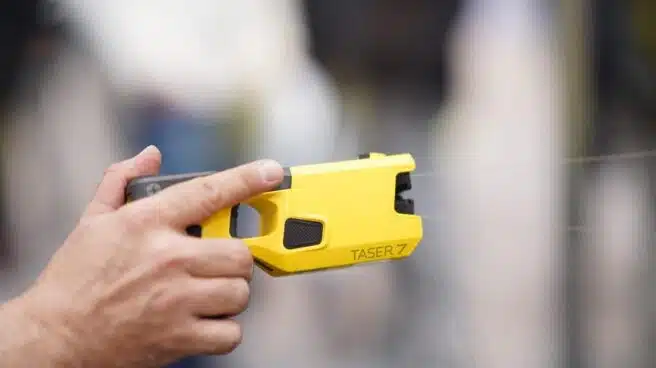Sólo el 15% de los policías nacionales que usen la pistola eléctrica llevará cámara de grabación