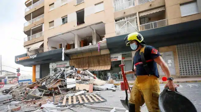 Buscan entre los escombros al dueño de una casa en Torrevieja donde explotó el gas