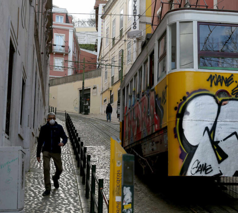 Portugal registra este sábado un récord de casos activos de Covid en el país