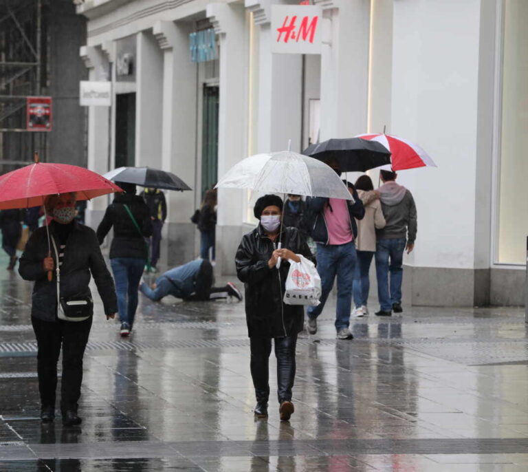 La lluvia regresa a la Península y 'Theta' provocará avisos por vientos fuertes en Canarias