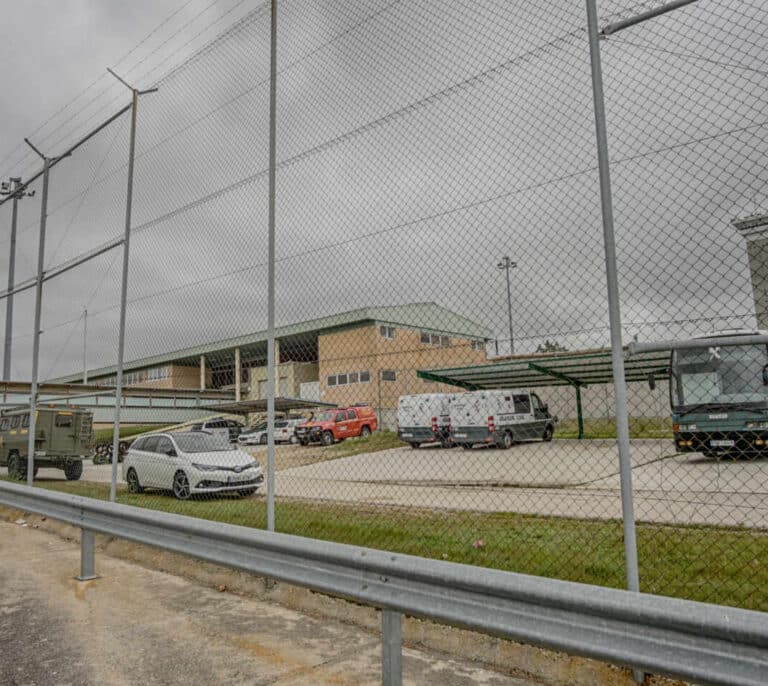 Funcionarios de prisiones denuncian que no les hacen test y guardan la cuarentena a ciegas