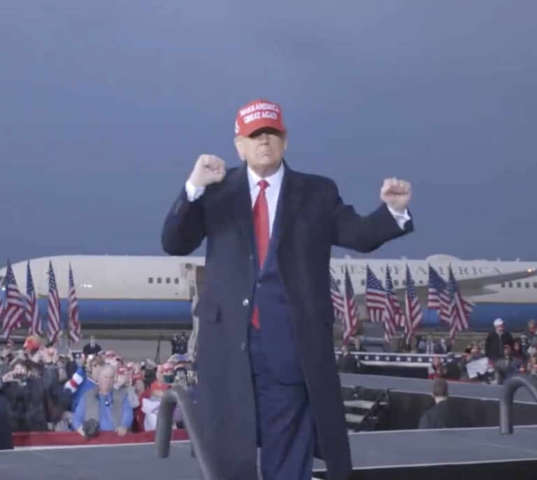 Vídeo: Trump pide el voto para las elecciones bailando al ritmo de YMCA