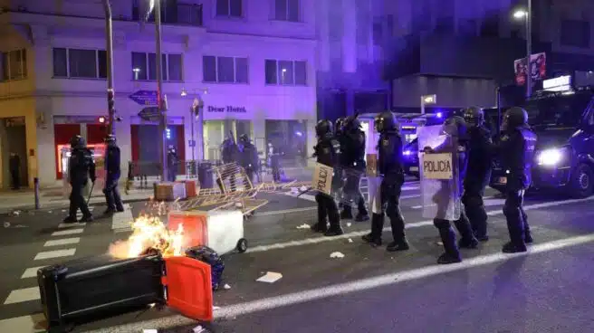 Más de 30 detenidos y 12 heridos tras una noche violenta en Madrid